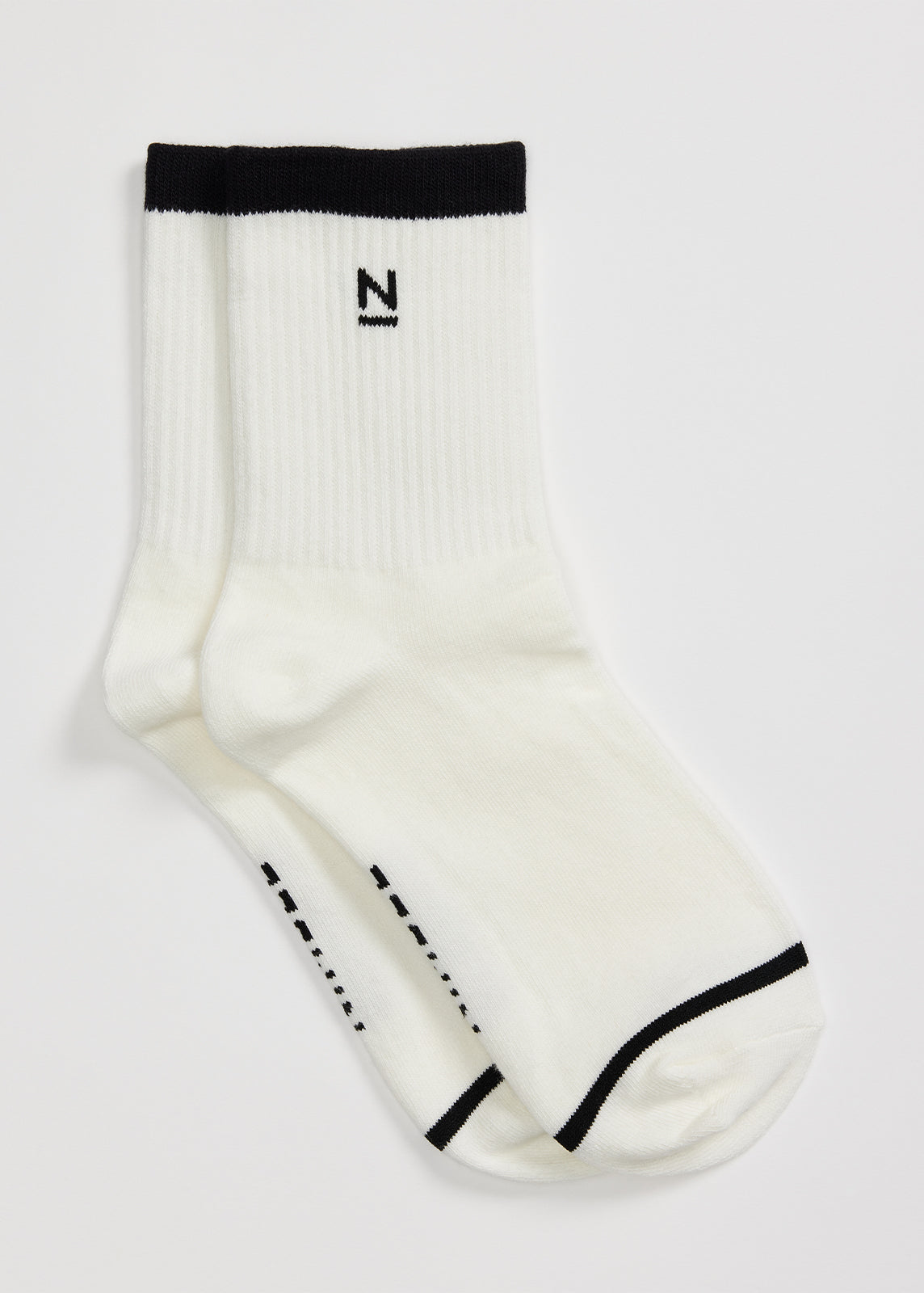 Essential N Quarter Socks